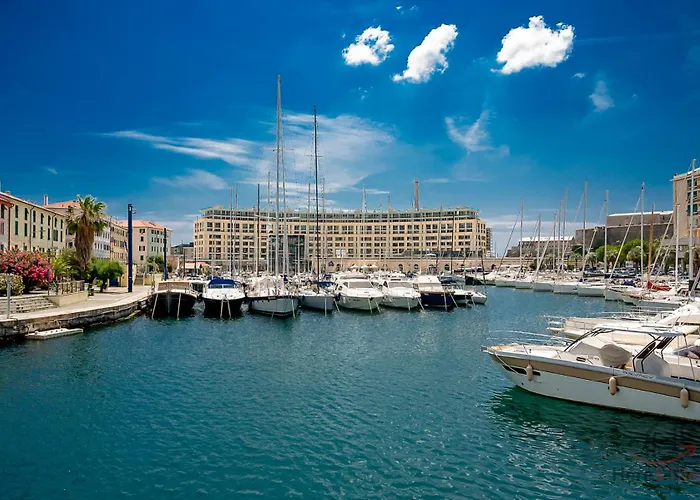 Historic Center Cruises 3 Min - Ac - Wifi דירה *